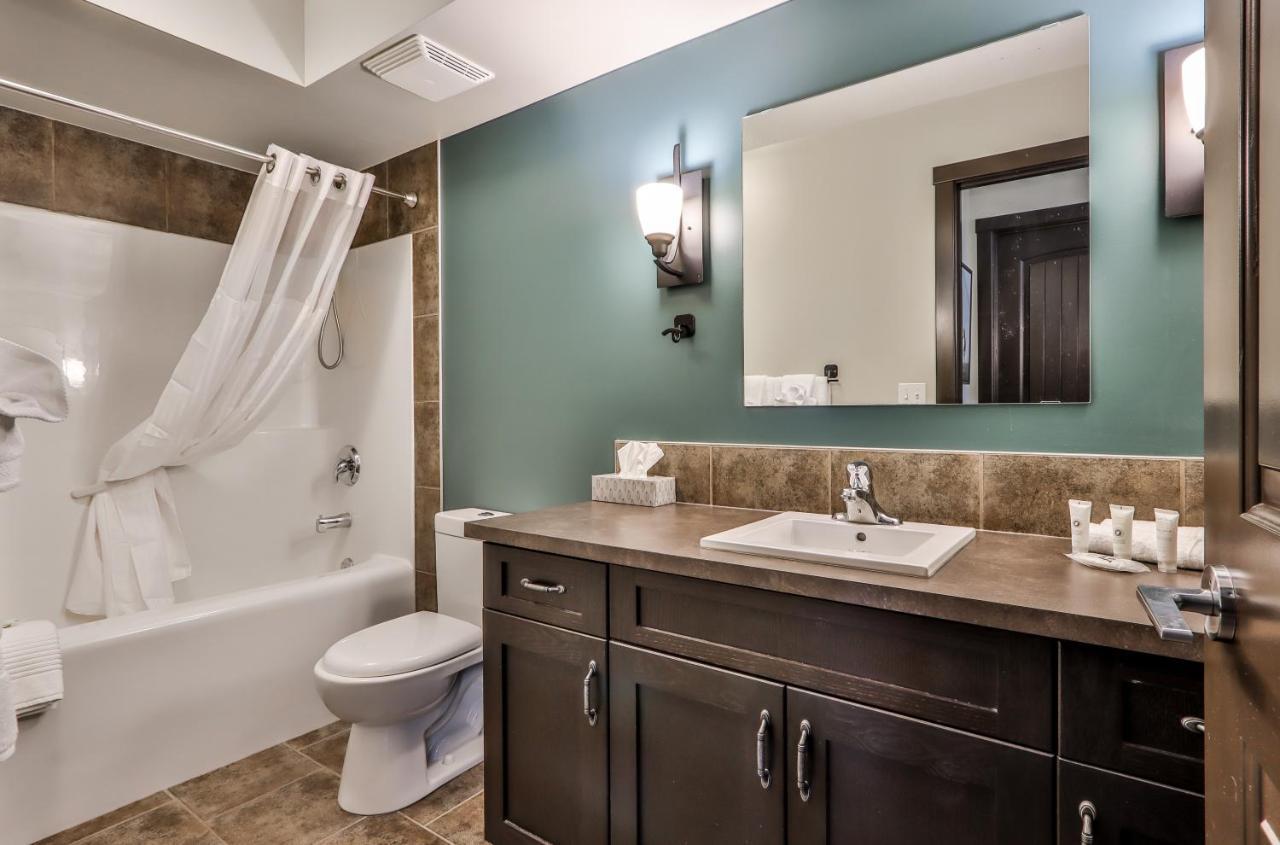 Fenwick Vacation Rentals - Scenic 1 Bedroom Plus Den, Pet Friendly Dead Mans Flats Exterior photo